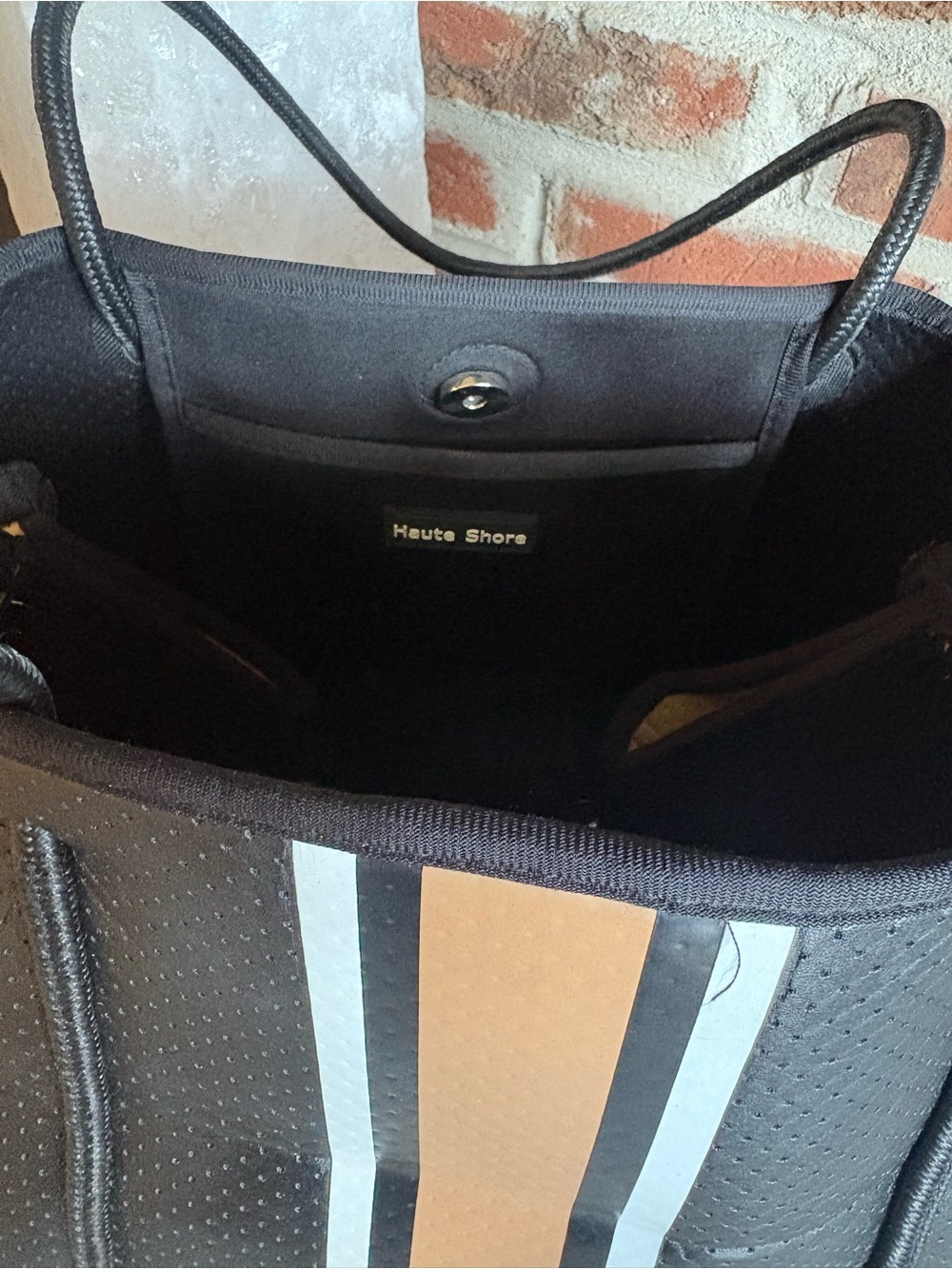 HAUTE SHORE Neoprene Tote Bag - Picture 4 of 7